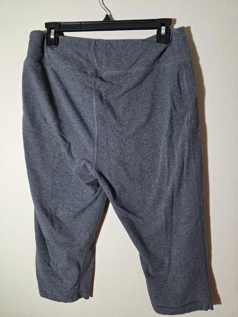 Tek Gear Women's Midrise Charcoal Basic Capris - Picture 3 of 3